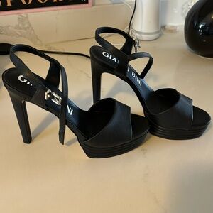Brand new Gianni Bini heels